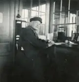 Personalen i arbete. Verkstadsförman Hadar Hagberg.
Borås Mekaniska Verkstad.