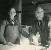 Personalen i arbete. Snickeriförman Carl Hedberg.
Borås Mekaniska Verkstad.