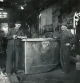 Personalen i arbete. Sten Svensson, Viktor Andersson.
Borås Mekaniska Verkstad.