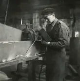 Personalen i arbete. Helge Isaksson.
Borås Mekaniska Verkstad.