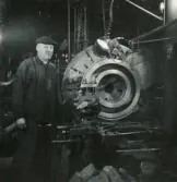 Personalen i arbete. John Wahlgren.
Borås Mekaniska Verkstad.