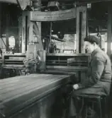 Personalen i arbete. Arne Johansson.
Borås Mekaniska Verkstad.