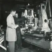 Personalen i arbete. Åke Carlson, Ivar Ekdahl.
Borås Mekaniska Verkstad.