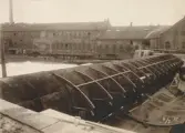 Valsdamm vid Lilla Edet under montering år 1915.
Tillverkad av Borås Mekaniska Verkstad.