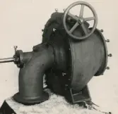 Enkelturbin i skåp.
Tillverkad av Borås Mekaniska Verkstad.