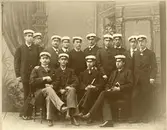 Västerås, kv. Domkyrkan 1. 
Gruppfoto av Västeråsstudenter vid Rudbeckianska skolan (Västerås Högre Allmänna läroverk),1885.