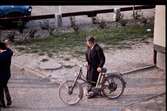 Pappa ska ta en mopedtur till Stora Mellösa. Mobylette moped.