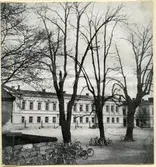 Västerås, Kyrkbacken, kv. Domkyrkan.
Rudbeckianska skolan - Högre Allmänna Läroverket.