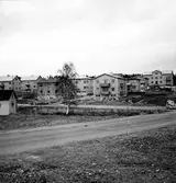 Bostadsområde. I förgrunden Brännerigatan och Ängsvägen samt mellan byggnaderna Bollgränd.