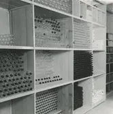 Apoteket Kronan, interiör. Glasbehållare.