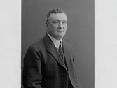 Konsul Donald Jobson som år 1917 lät uppföra den s k Jobsonska villan i Södra villastaden i Varberg, Höjden 2 (numera kv Söderport). Jobson var även engagerad i styrelsen för Varbergs Radioklubb. (Se även bild MR3_1772)