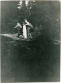 Olof Thunman på vandring med en kvinna och en man, Billinge, Uppland 1913
