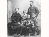 Mathilda Ranchs äldsta systers familj: Maria Bäckström (f. Ranch), hennes man Anders Bäckström, deras barn Robert Bäckström, William Bäckström och Charles Bäckström.