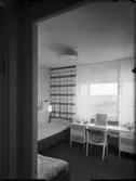 FÄRG- OCH SVARTVITFOTOGR. AV MÖBL. LÄG. KALMAR - HÄLSINGBORG