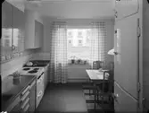FÄRG- OCH SVARTVITFOTOGR. AV MÖBL. LÄG. KALMAR - HÄLSINGBORG