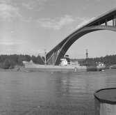 Fartyget Heinrich Schulte vid Sandöbron