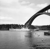 Fartyget Rita vid Sandöbron

