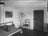 EXT. OCH INT. HOS TEXTILKONSTNÄRINNAN, ÖRNAHUSEN