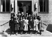 Kyrkokören utanför församlingshemmet på Norra Ringgatan.

Främre raden från vänster: Linnéa Johansson, Fru Schneider, Barbro Persson (gift Bernhardt), Greta Nygren, Barbro Thorsell, Fru Dahlman, Ingrid Åhgren (gift Wellner), Elsa Kihlman, Elsa Smith, Ingrid Brügge (gift Börjesson)

Bortre raden från vänster: Jan Rantzen, Bengt Nygren, Paul Kopp, Mats Winkvist, Artur Bergström, okänd, Olle Brunzell