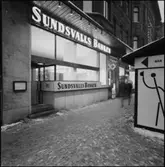 SUNDSVALLSBANKEN
EXT. OCH INT.
