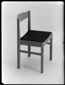 2 KONTORSSTOLAR, 3 STAPELBARA VARAV EN MED SITS AV SNÖRE