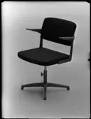 2 KONTORSSTOLAR, 3 STAPELBARA VARAV EN MED SITS AV SNÖRE