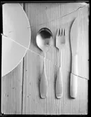 SIGURD PERSSONS ULTRA-BESTICK PÅ GAMMAL FURUSKIVA, SAMT 