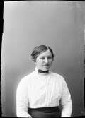 Esther Klaar från Knutby, Uppland, 1917