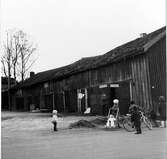 Garagelänga och barn. Tomt nr 9.