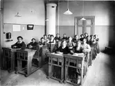 Flickskolans klass IV våren 1910 (Flickskolan bestod då av 3 