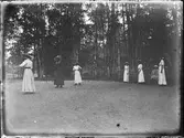 Kvinnor spelar krocket, Sätra brunn, Sala