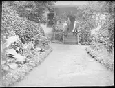 Grupporträtt på trappan, Uppsala