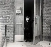 Vänersborg. Dörren in till tvättinrättningen på Bangatan