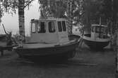 Upplagda små motorbåtar. Fotograf: Ylva Roslund- Forenius