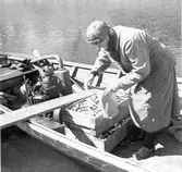 Fiskförsäljning. Fru Hägglund hjälper till (syster till 