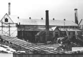Efter branden 1904 började den nya hyttan uppföras på Sandö Glasbruk.