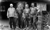 Fyra gjuteriarbetare på Tolfs Gjuteri.

Från vänster: Axel Tolf med Ingvar Tolf (son till Axel), Göran Johansson och Ebbe Tolf (son till Axel).