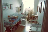 Så här kunde en patientsal se ut på tidigt 1900-tal. All utrustning stod inte inne på salen annat än vid behov.