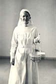 Labbsköterska utbildad vid Röda korsets sjuksköterskeskola.