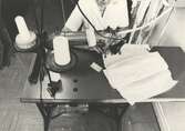 Korsett-tillverkning, vid symaskinen Ne 86