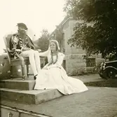 Barnens dag 1938. En pojke och en flicka utklädda.