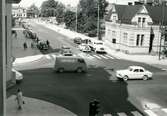 Trafik på Järnvägsgatan-Storgatan, 1964-06-25