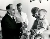 Visning av lägenhet i Vivalla centrum, 1968