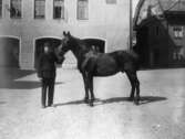 Brandman med häst, 1924