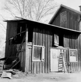 Efter brand i skjul, 1959