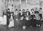 Kvinnor i maskeradkläder, 1940-tal