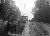 Slussning vid Hjälmare kanal, 1913