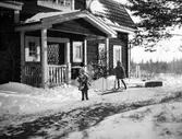 På skidor, 1918