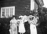 Utklädda flickor, augusti 1920