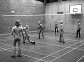 Vollybollspelande pojkar, 1970